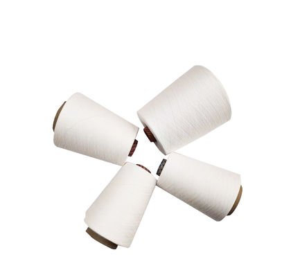 Polyester brut mélangé à l'aide d'un anneau spuni Siro compact