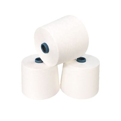 Polyester brut mélangé à l'aide d'un anneau spuni Siro compact